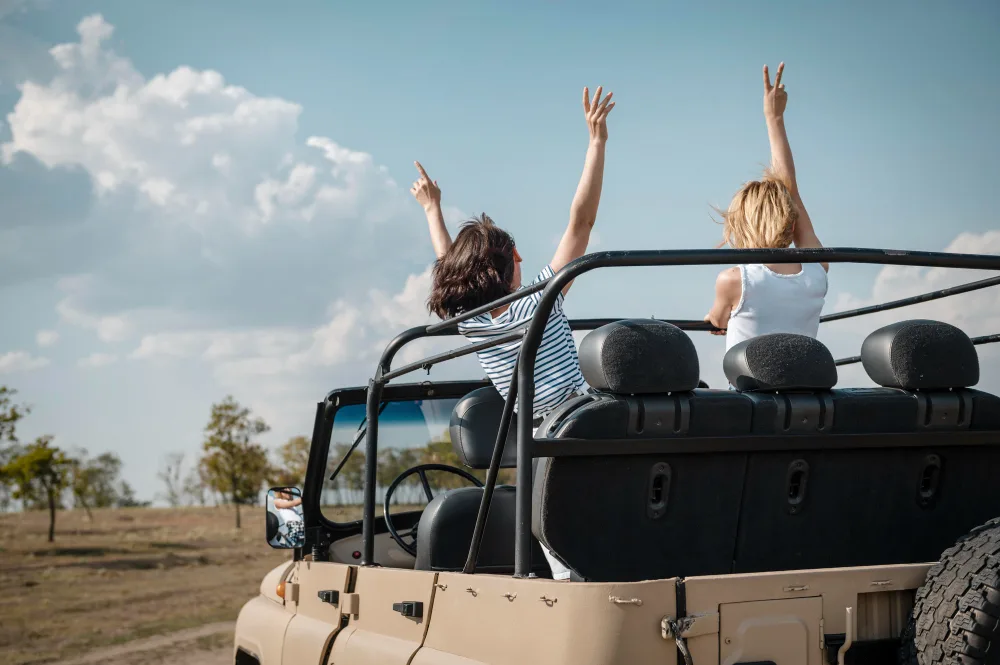 Safari Land Cruiser in Masai Mara
